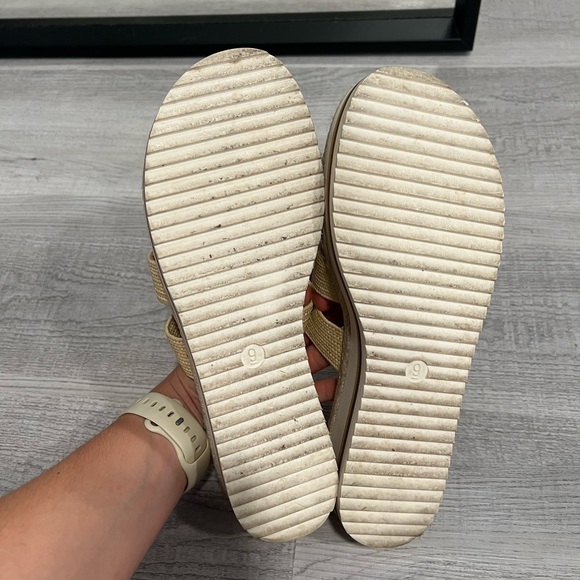 Platform Sandals - Picture 4 of 4